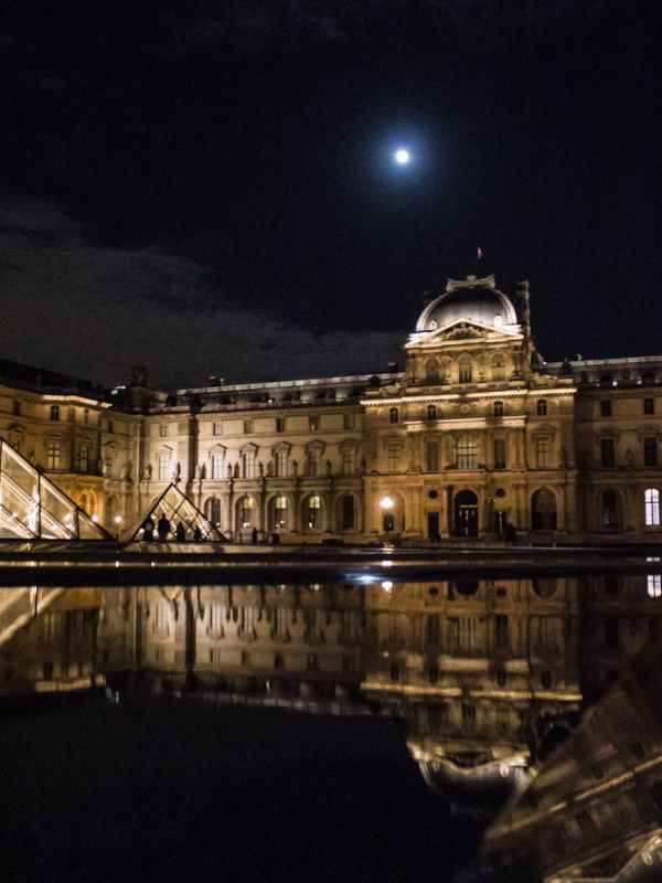 〈月不自圓 The Moon Is Never Broken〉